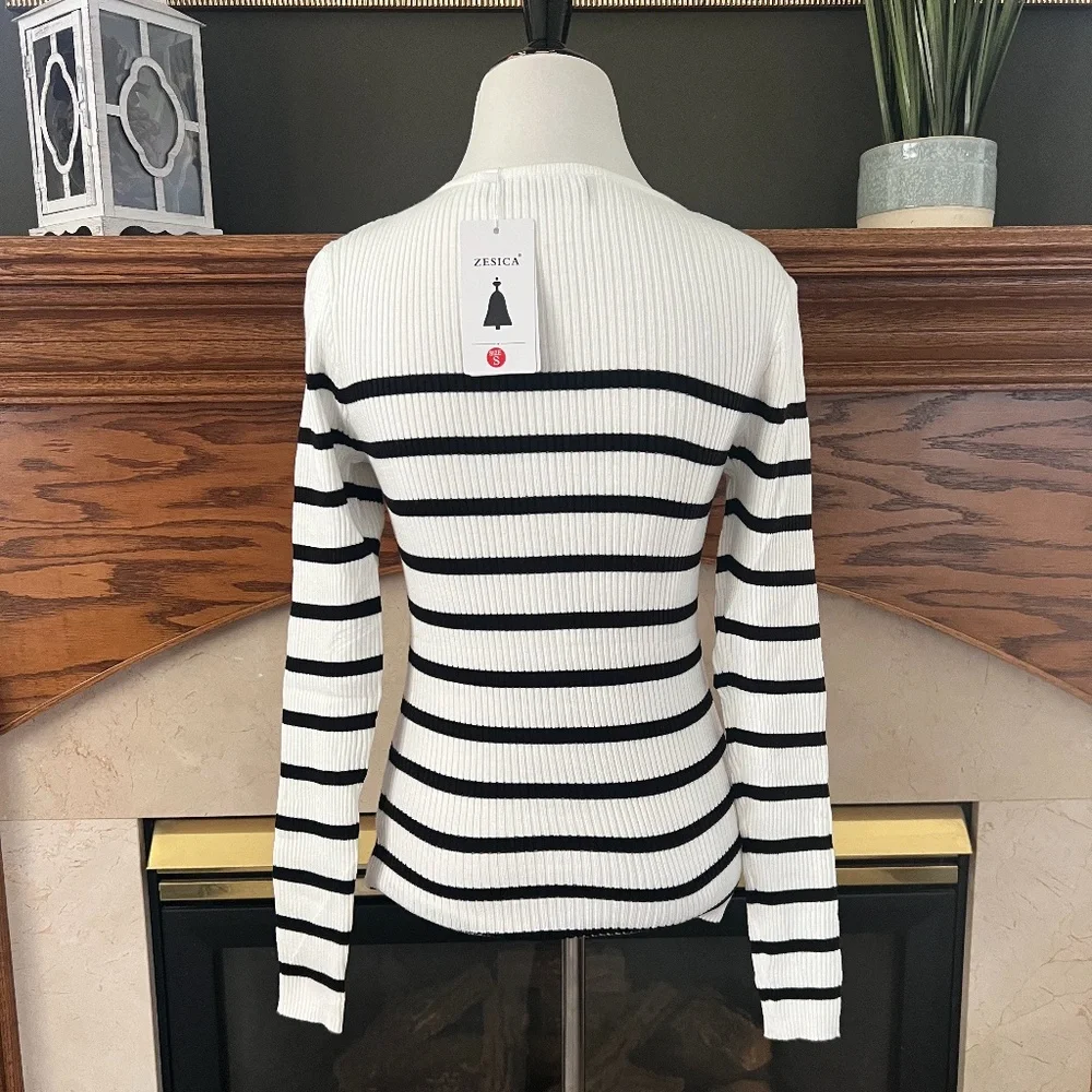 Zesica Women's White Navy Preppy Casual Striped Crewneck Sweater Size Small‎ NEW